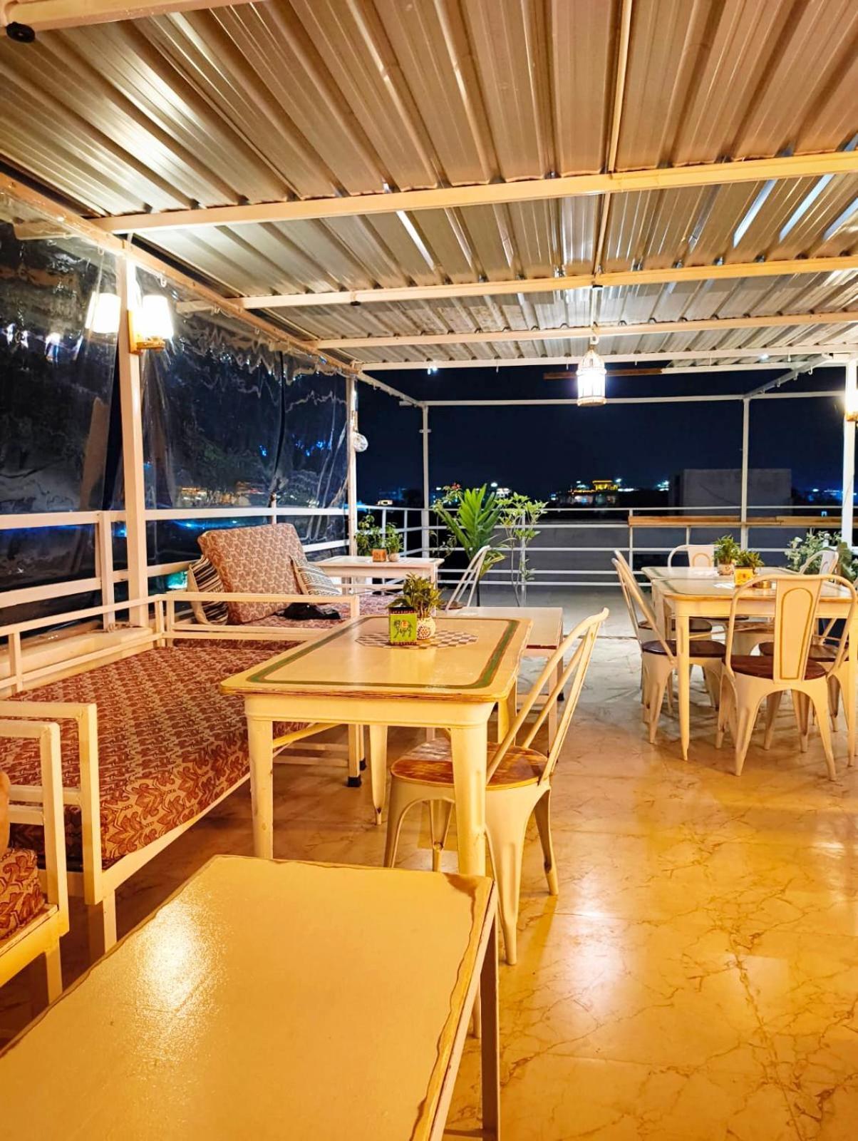 Rising Shemesh Home Stay Udaipur Exterior foto