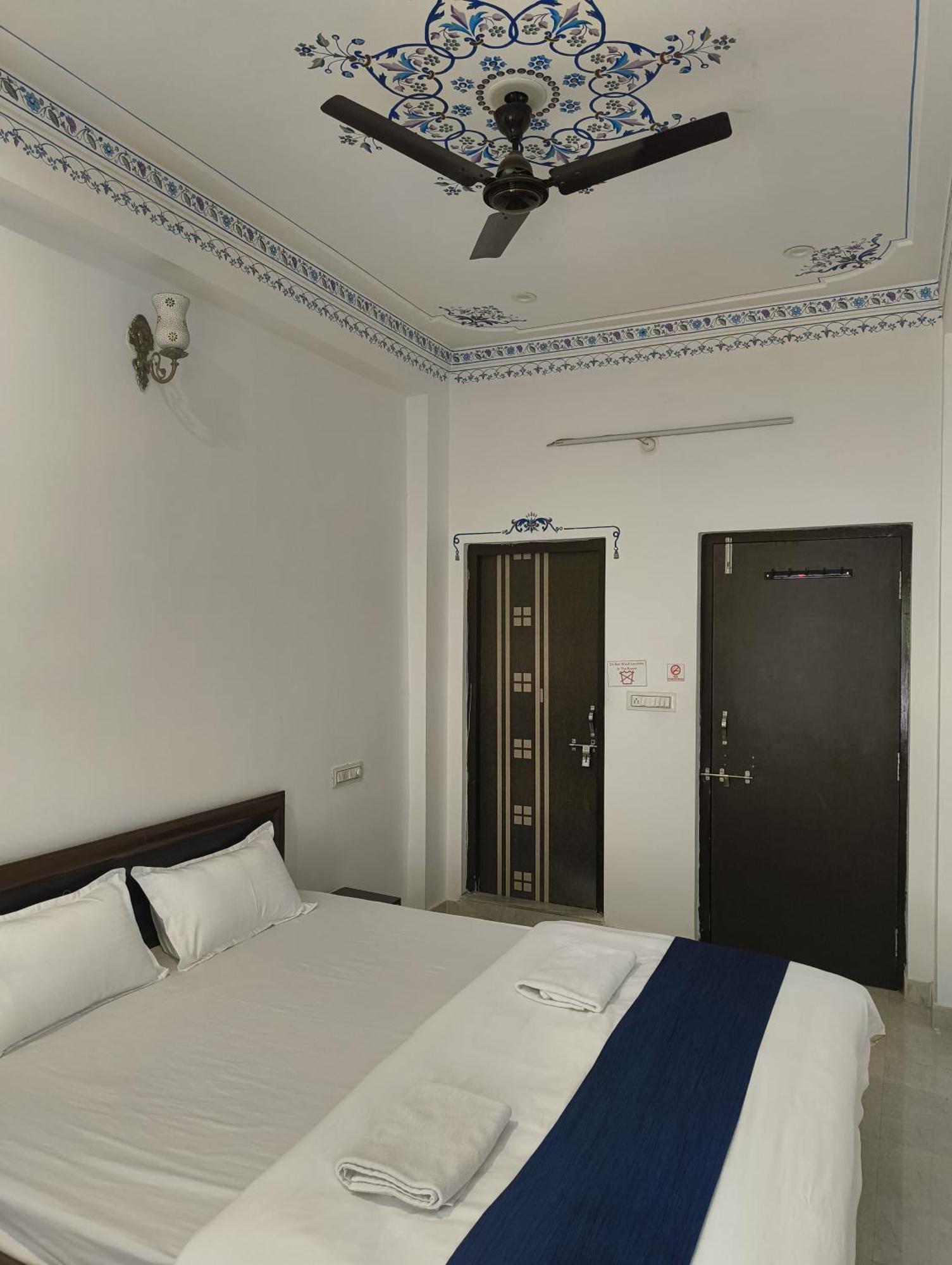 Rising Shemesh Home Stay Udaipur Exterior foto