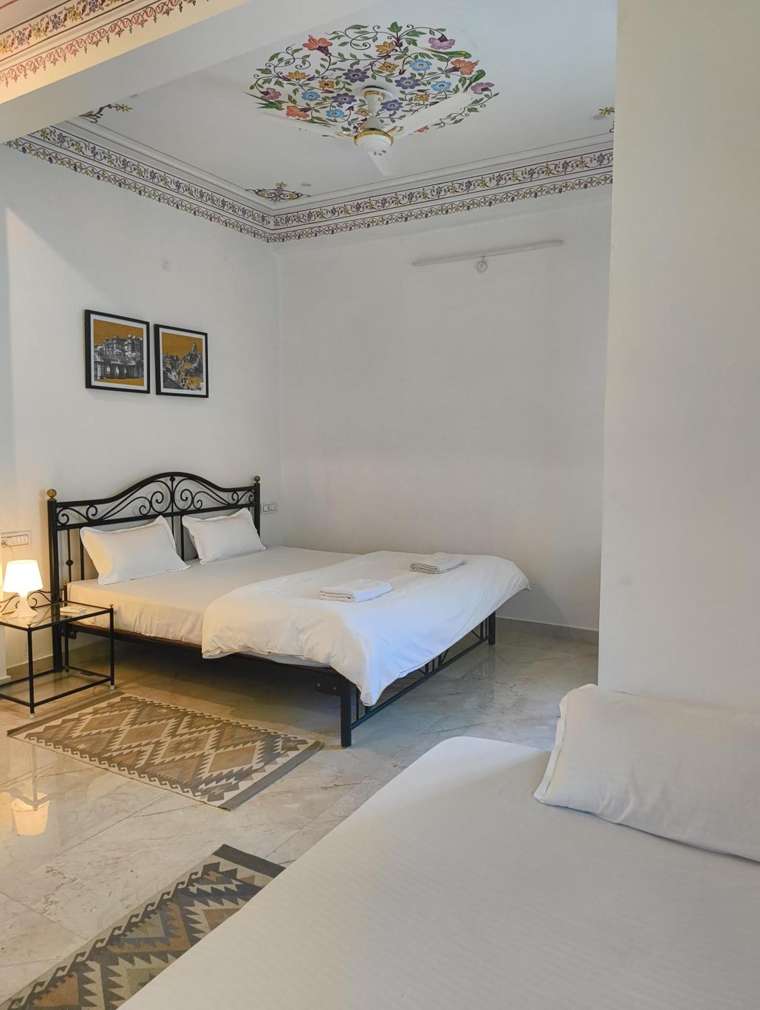 Rising Shemesh Home Stay Udaipur Exterior foto